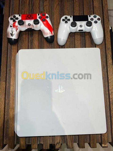 Playstation 4 slim 