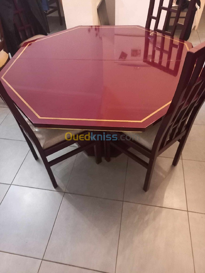 Table avec 6 chaises et une rallonge 