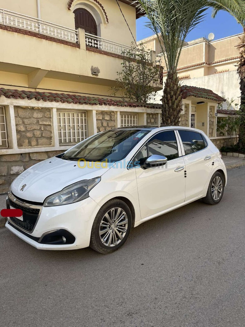 Peugeot 208 2015 Allure