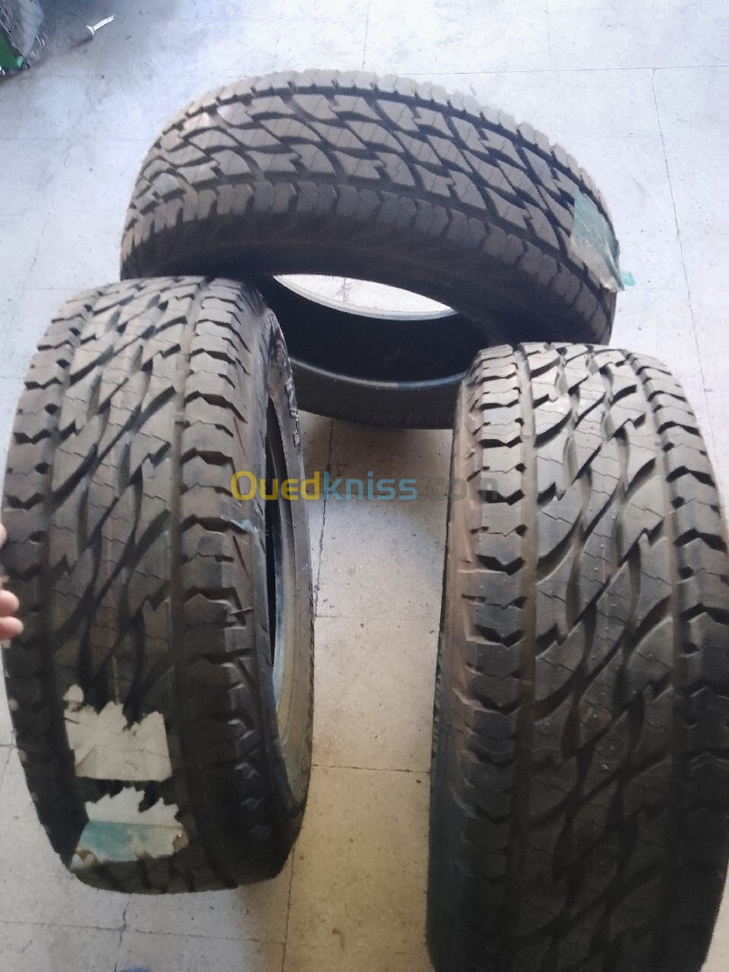 BRIDGESTONE 245/70/16 AT