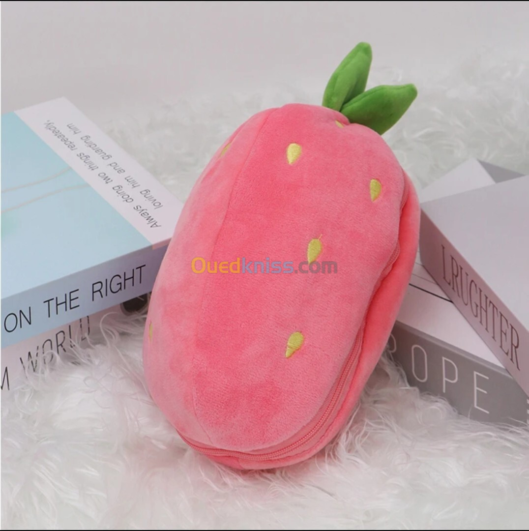 peluche lapain fraise caché 