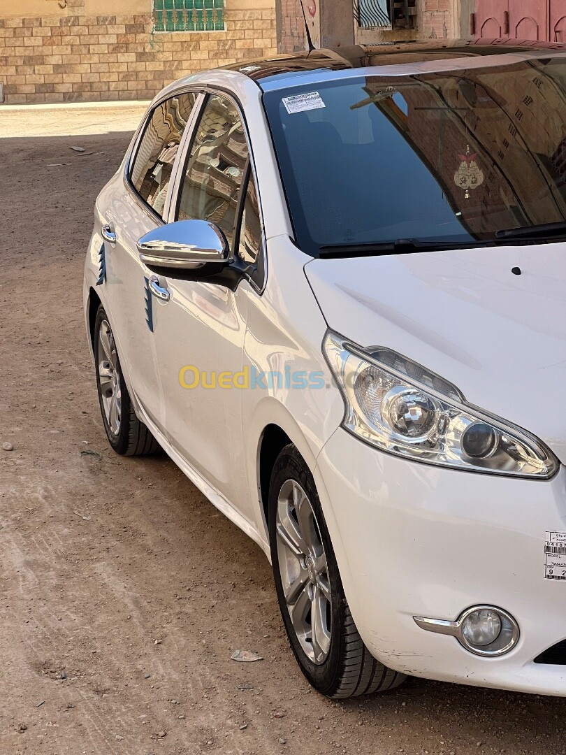 Peugeot 208 2015 Allure