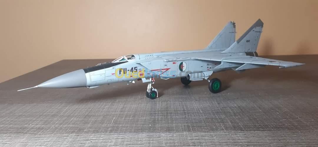 Maquette avion militaire 