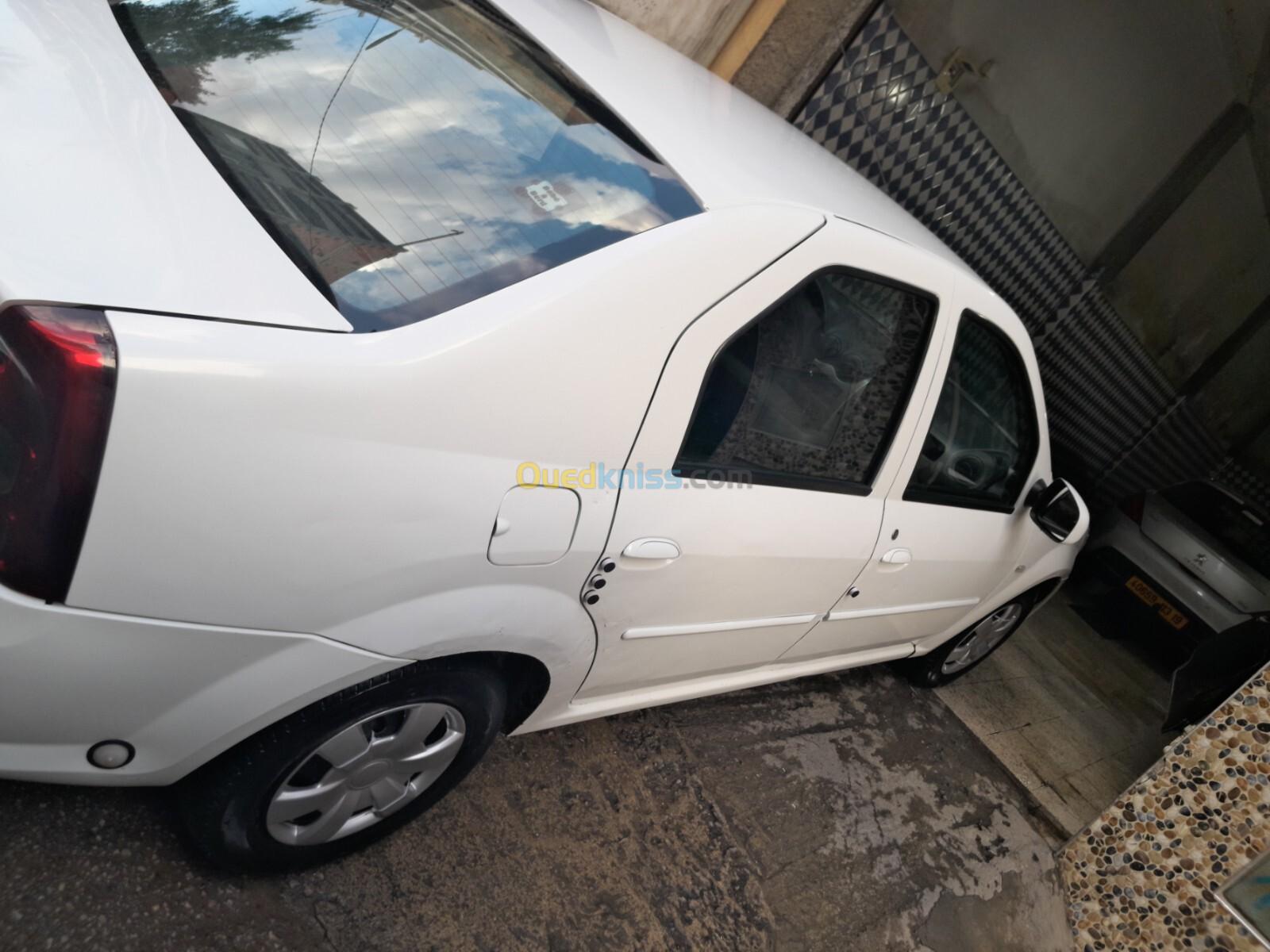 Dacia Logan 2011 لاتوت