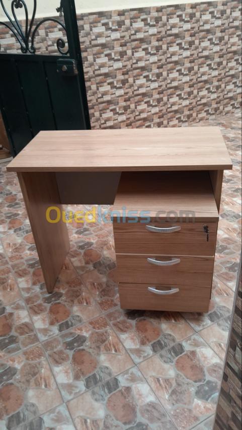 Bureau avec caisson 