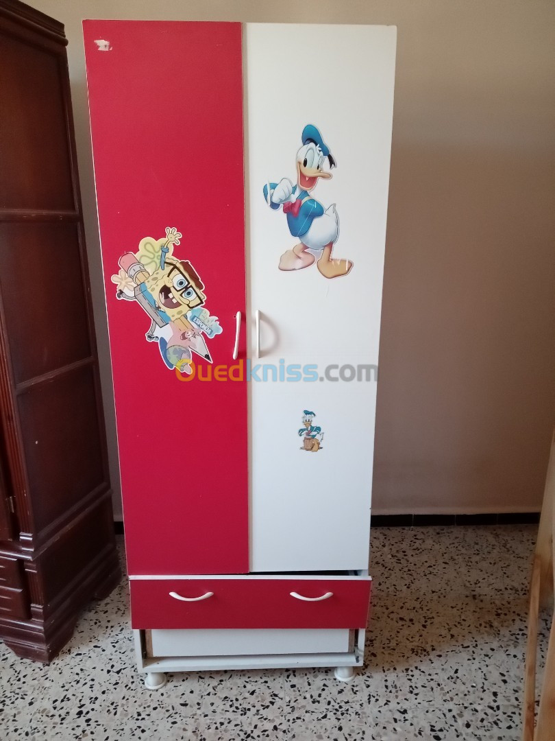 armoire de rangement vêtements pour enfant et bébé