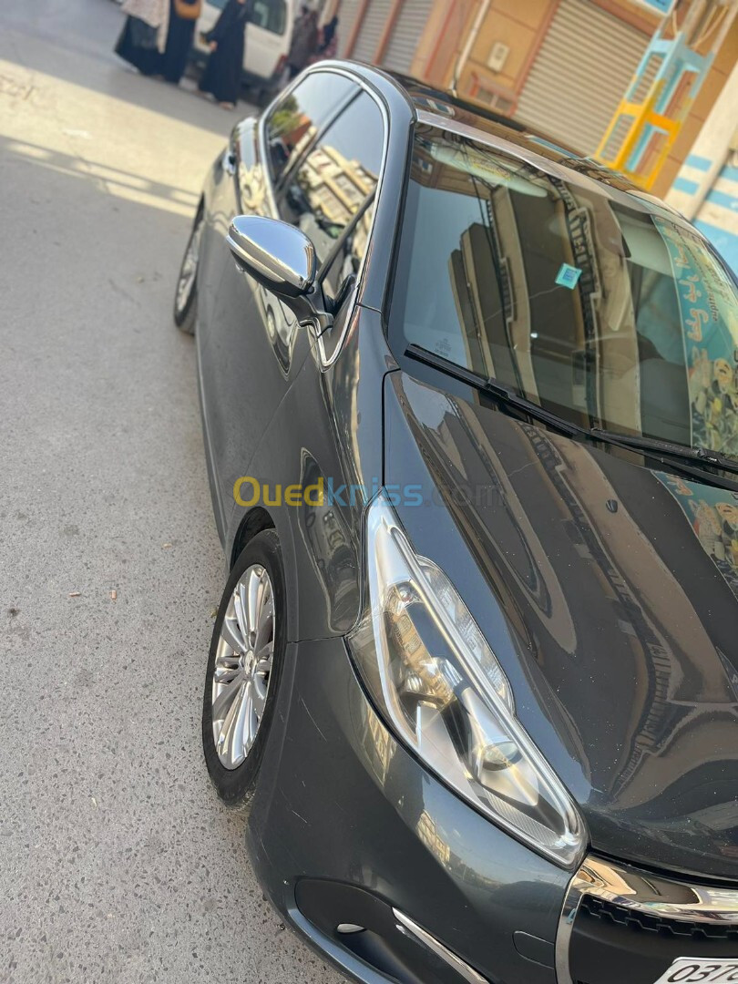 Peugeot 208 2015 Allure