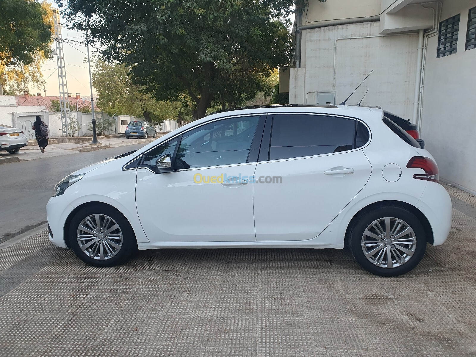 Peugeot 208 2016 Allure Facelift