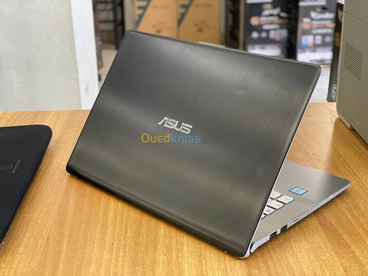  ASUS UX 430 /I5 8 EME / 6G / 256 SSD /13 PRBLM CLAVIER PRIX AFFAIRE