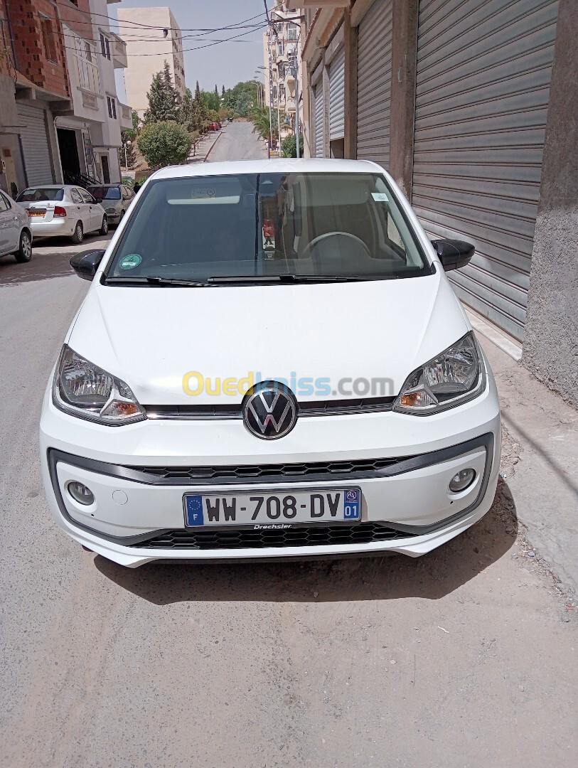 Volkswagen Up 2021 Bleu montion