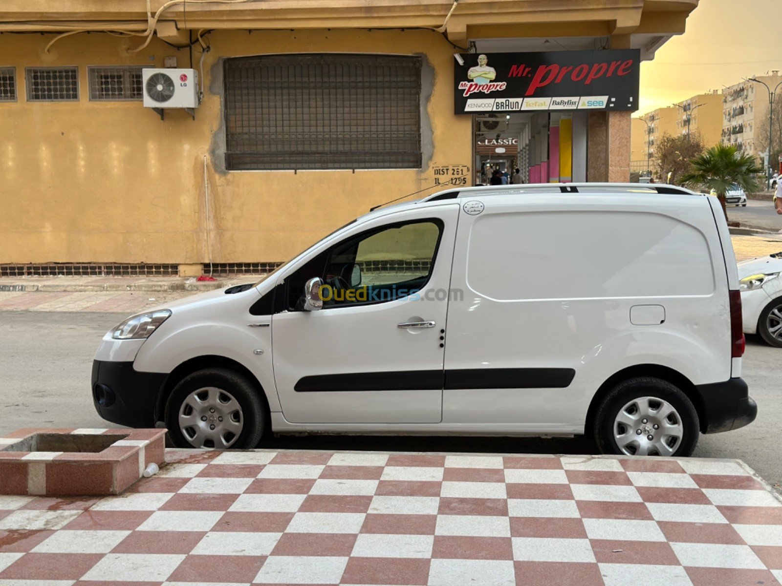 Peugeot B9 2014 La tout