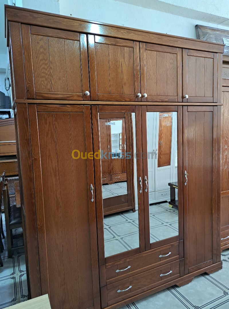 Armoire  4 + 4 en bois rouge 