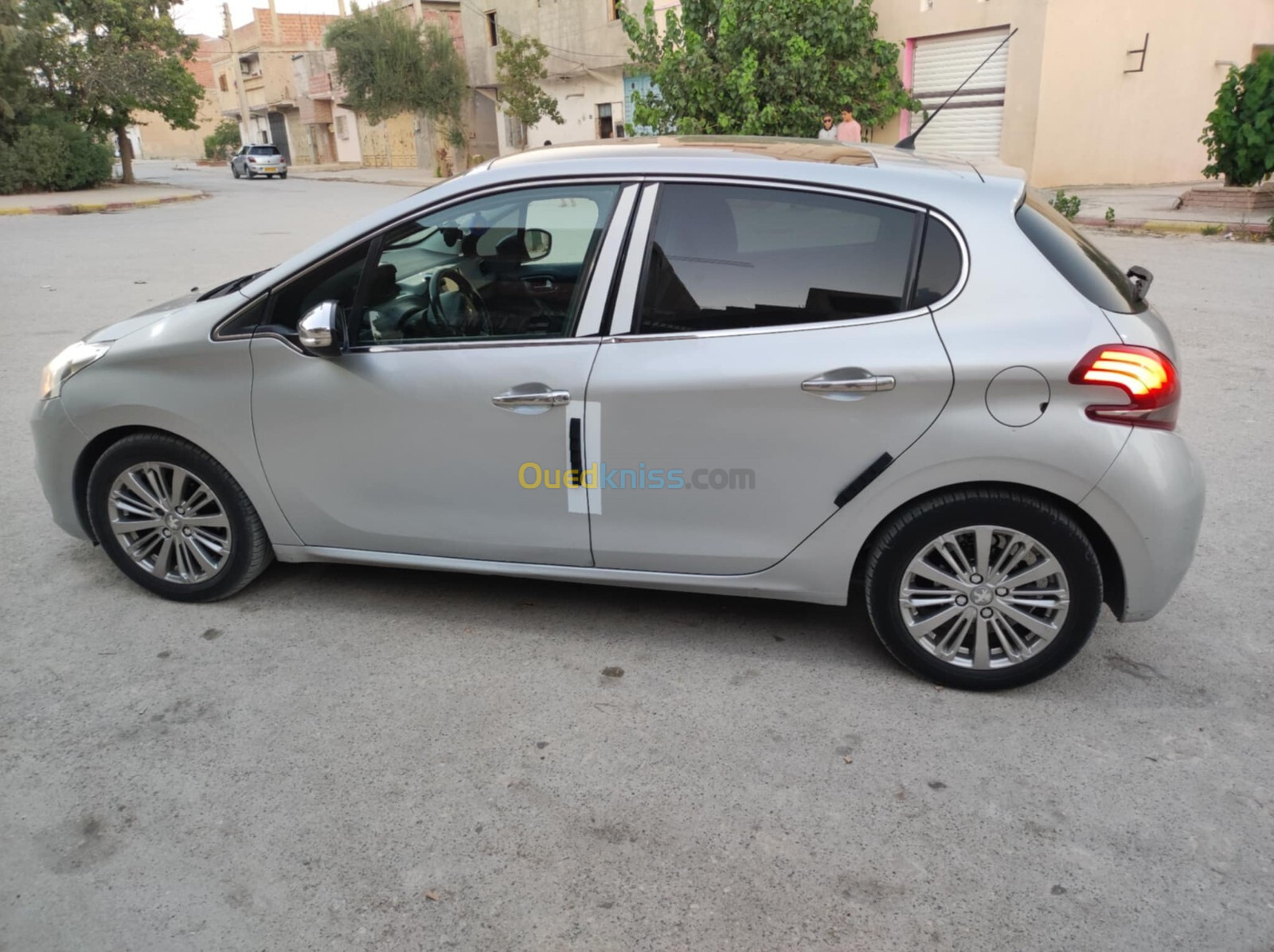 Peugeot 208 2016 Allure Facelift