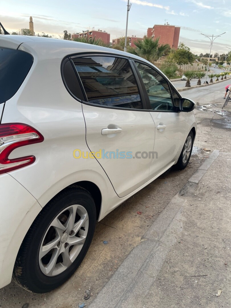 Peugeot 208 2015 Active Facelift