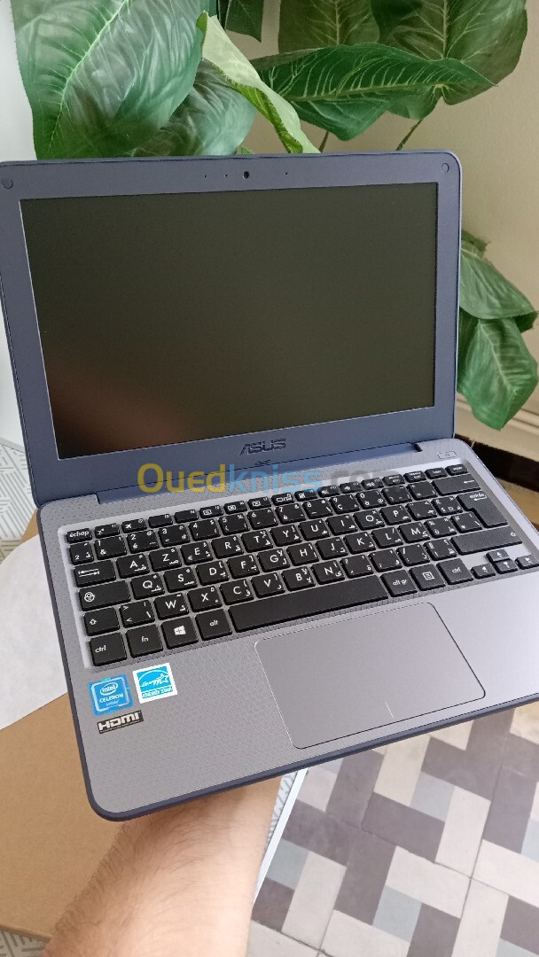 PC portable Asus w202n