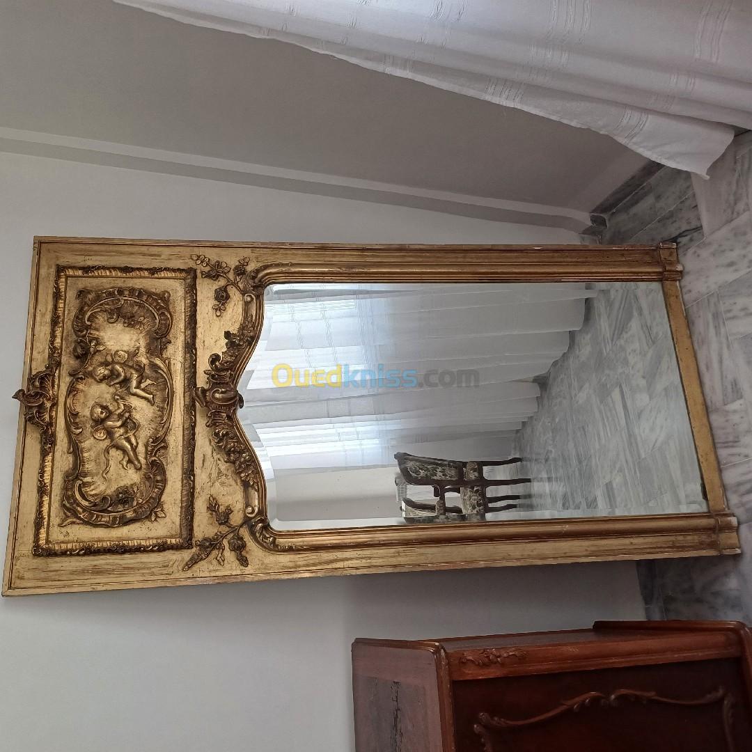 Miroir décoré à la feuille d'or