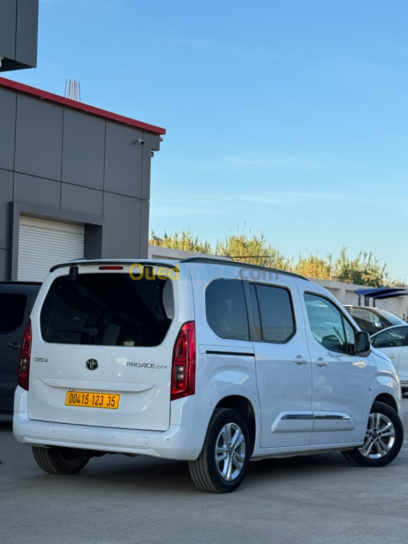 Toyota Proace city 2023 