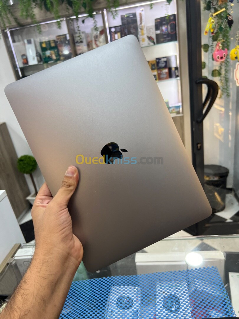 MacBook Pro M2 2022