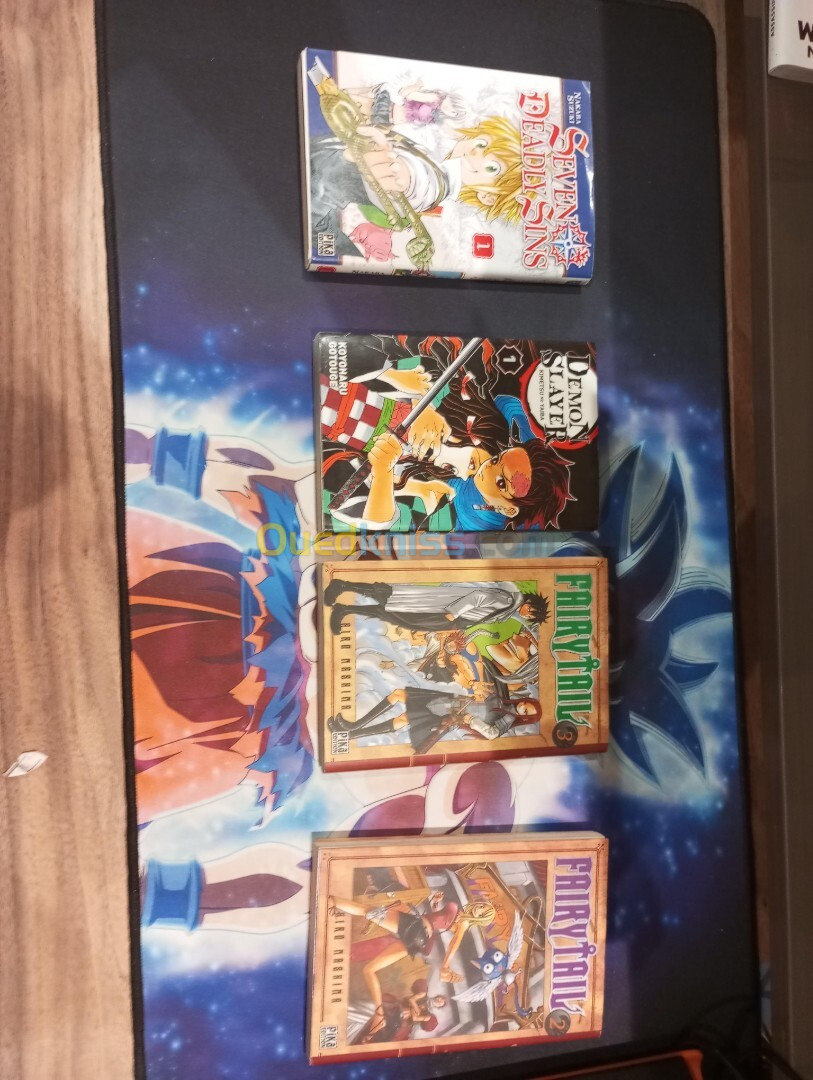 4 mangas à vendre, tome 1 de seven deadly sins, tome 2 et 3 de fairy tail, tome 1 de demon slayer .