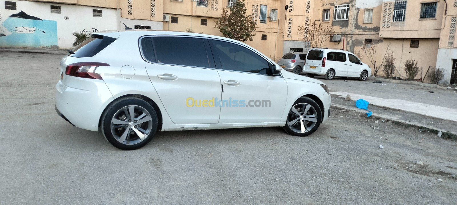 Peugeot 308 2015 La tout