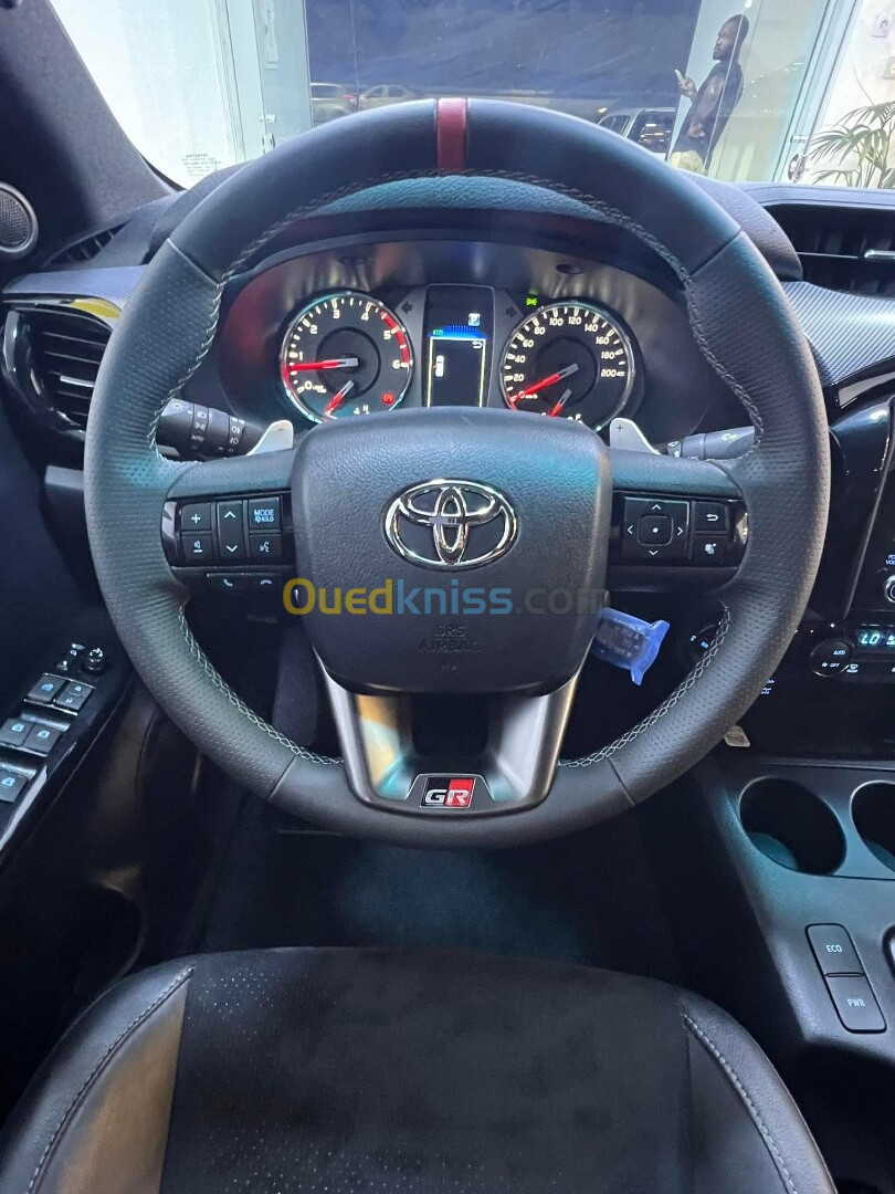 Toyota Hilux 2024 GR