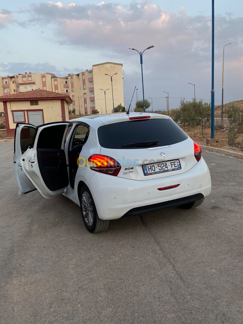 Peugeot 208 2015 