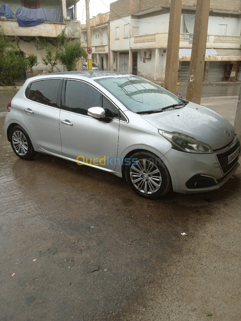 Peugeot 208 2015 Allure Facelift