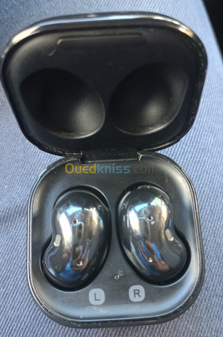 Samsung buds SM R180