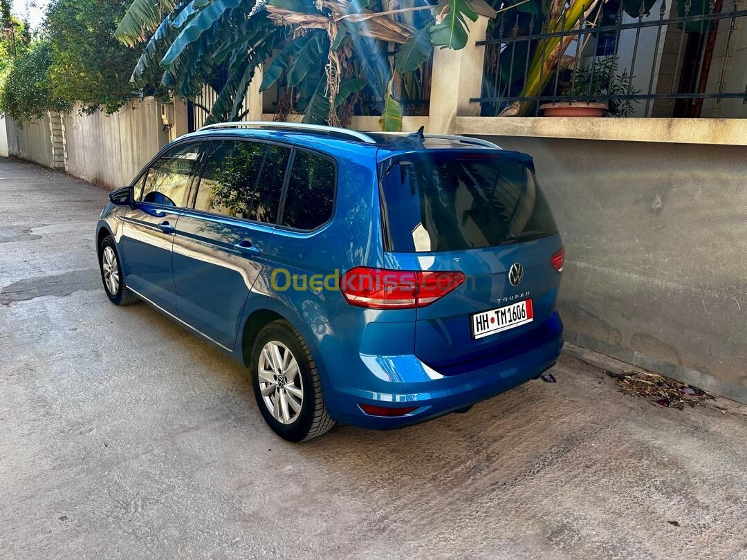 Volkswagen Touran 2022 Family 7 place