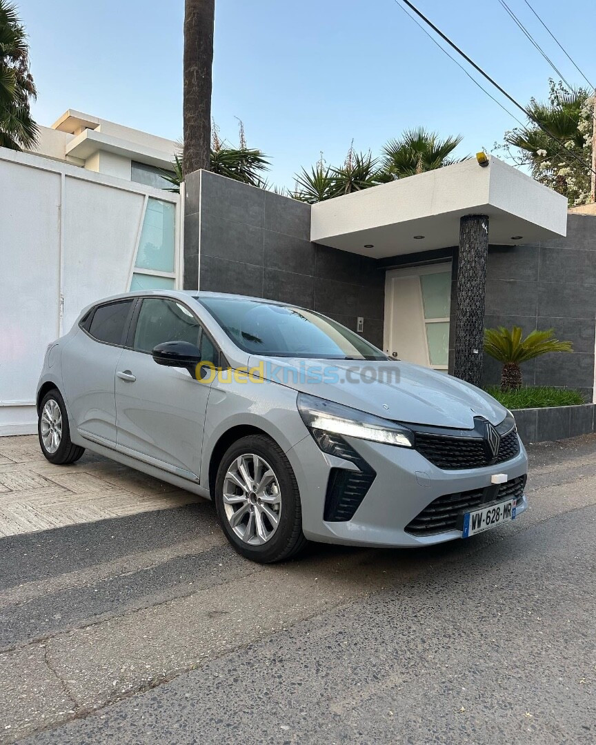 Renault Clio 5 2024 Évolution gris nardo 2024