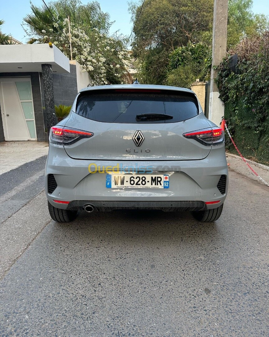 Renault Clio 5 évolution gris nardo 2024 Boîte 6 rétro rabatable Caméra