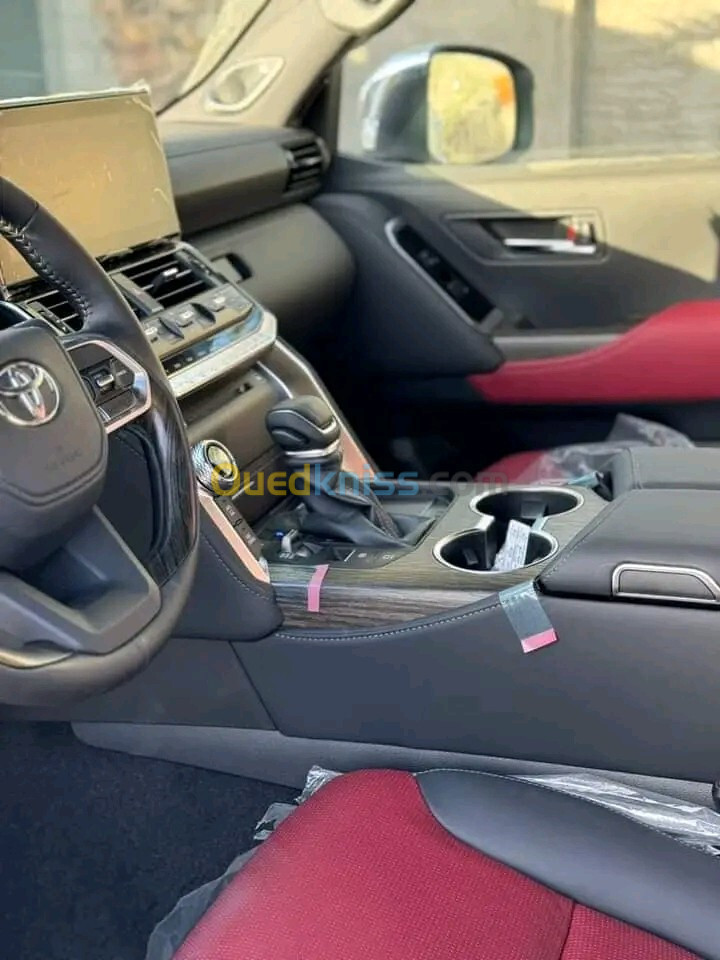 Toyota Lend croire 2023 V6