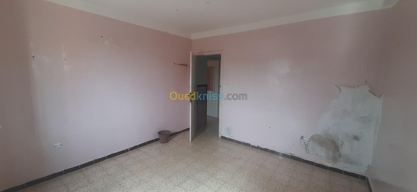 Location Appartement F3 Mostaganem Mezghrane