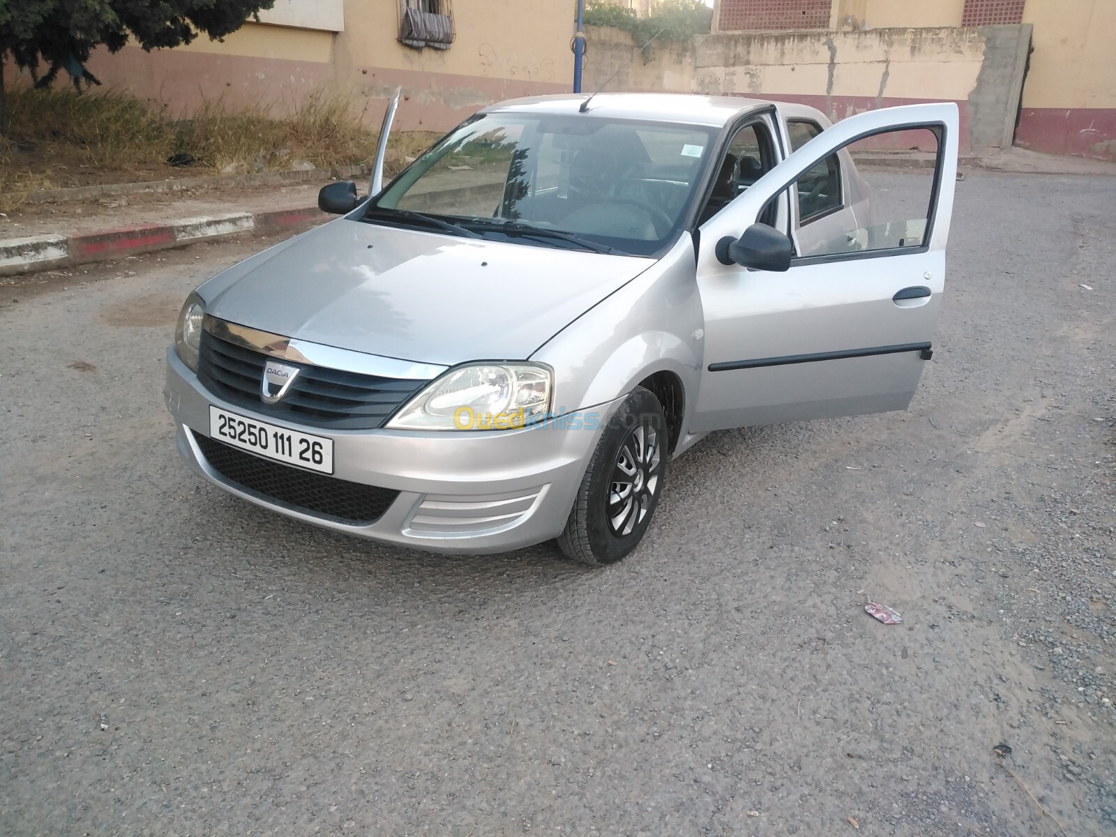 Dacia Logan 2011 لوقان