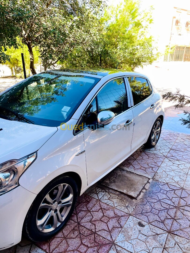 Peugeot 208 2015 Allure