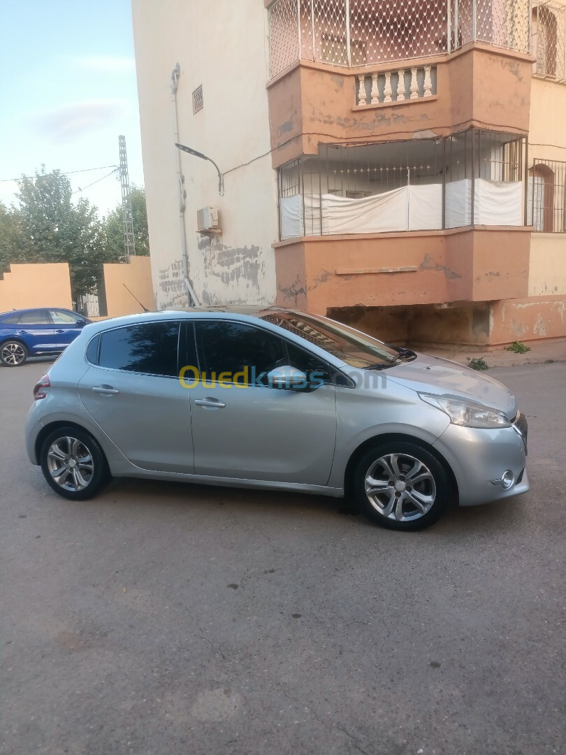 Peugeot 208 2012 Allure