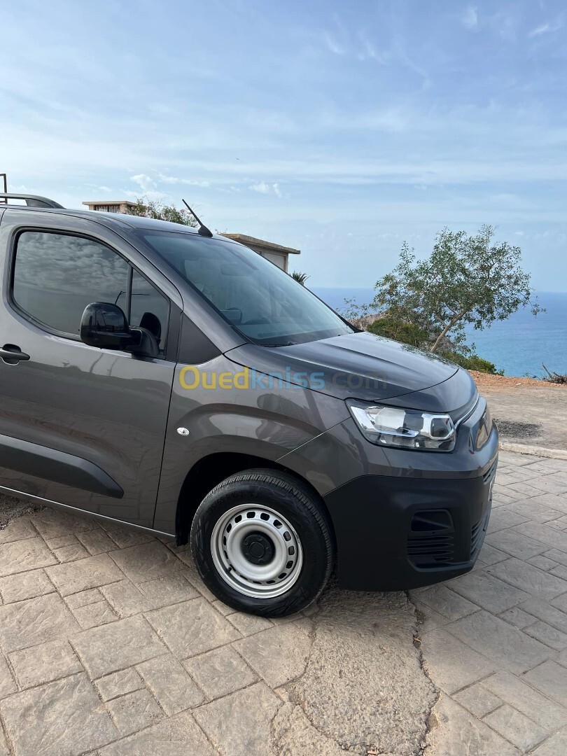 Fiat Doblo 2023 Italien