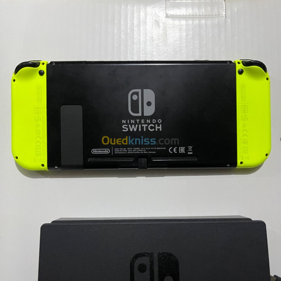 Nintendo switch v1 10/10 sd 128gb flashé avec dock et chargeur 21 jeux installes 