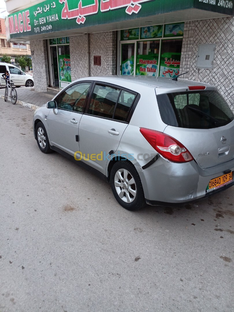 Nissan Tiida 4 portes 2009 Tiida 4 portes