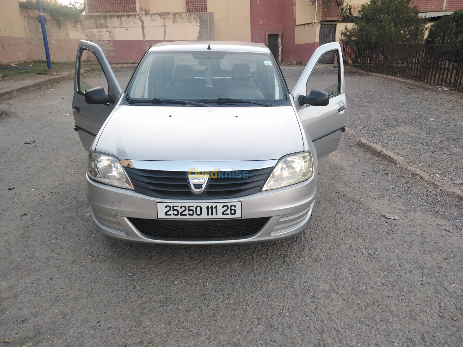 Dacia Logan 2011 لوقان