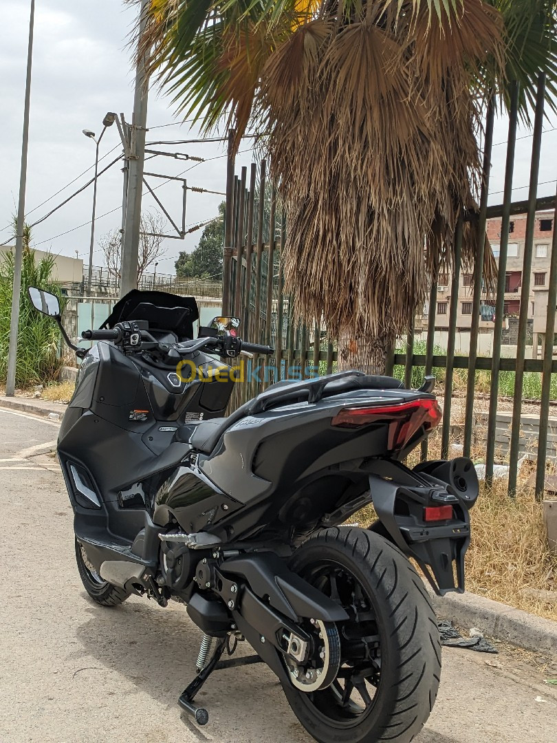 Yamaha T-MAX 562 2022