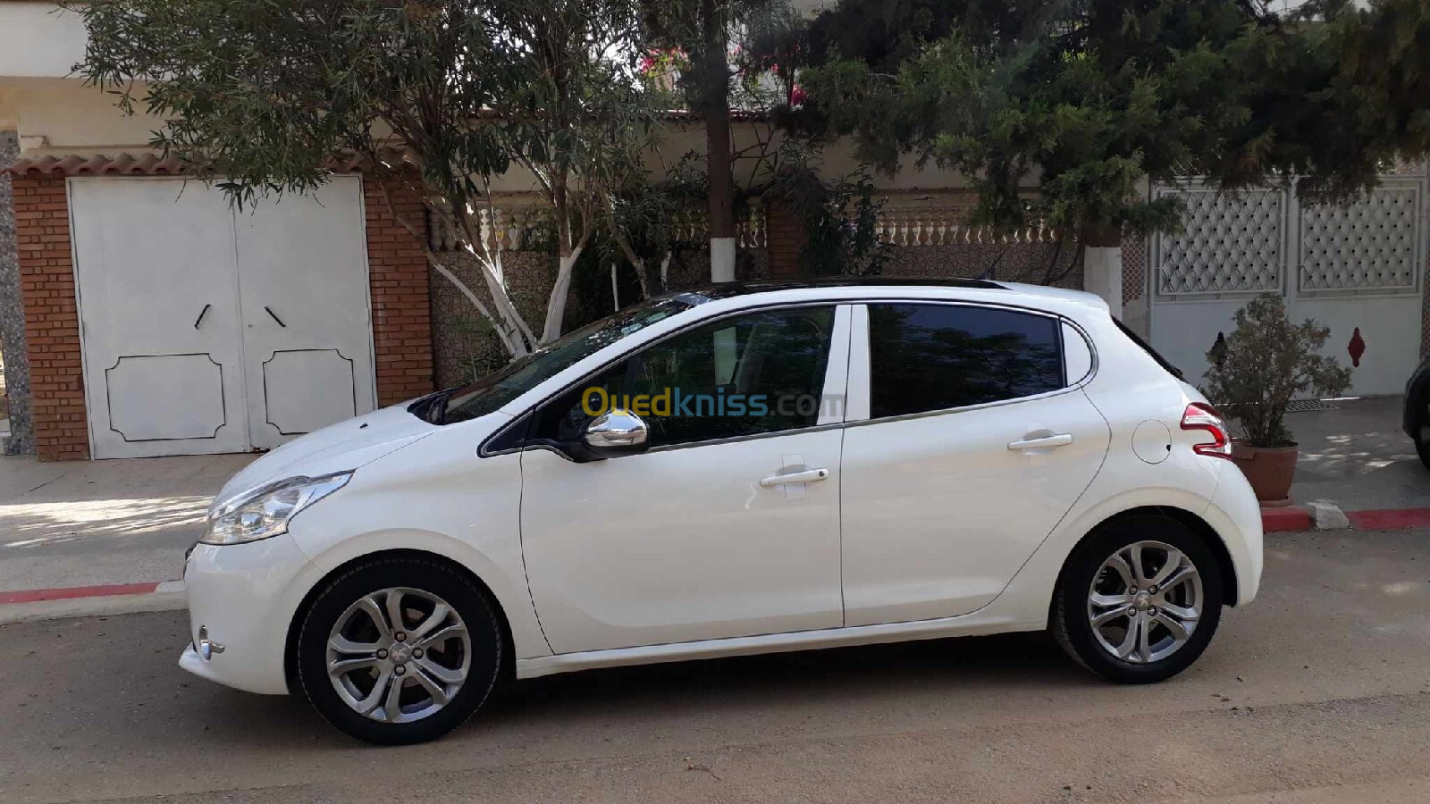 Peugeot 208 2015 Allure