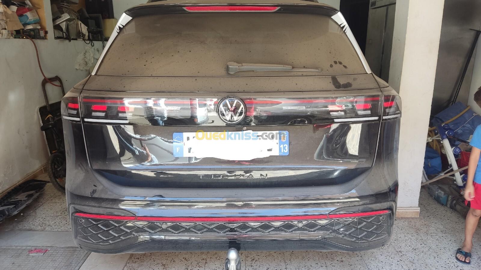 Volkswagen Tiguan 2024 R black black