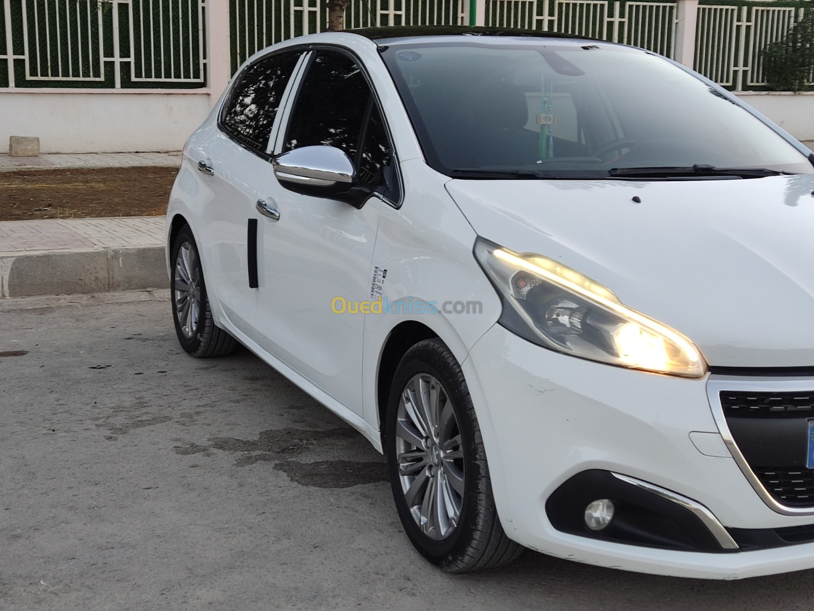 Peugeot 208 2016 ALLURE