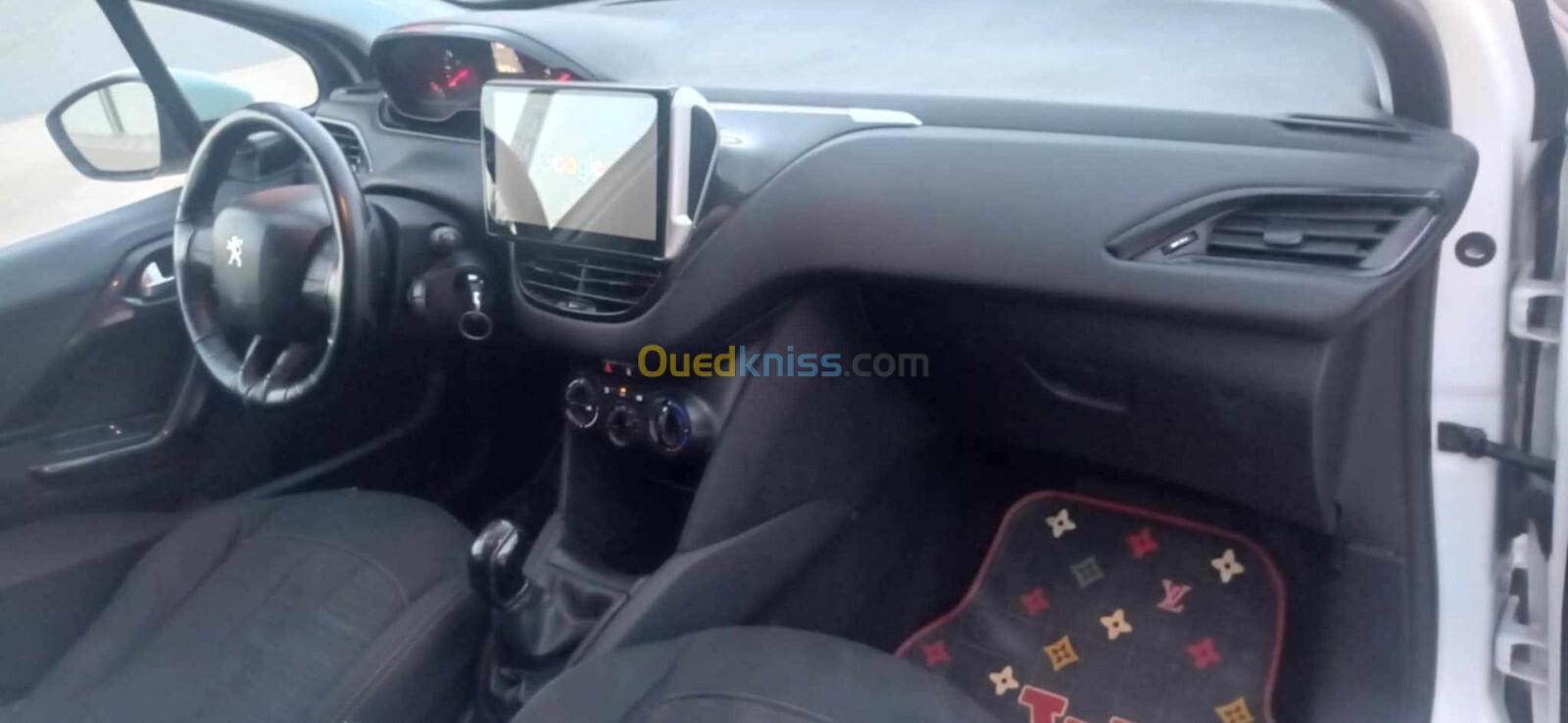 Peugeot 208 2015 208