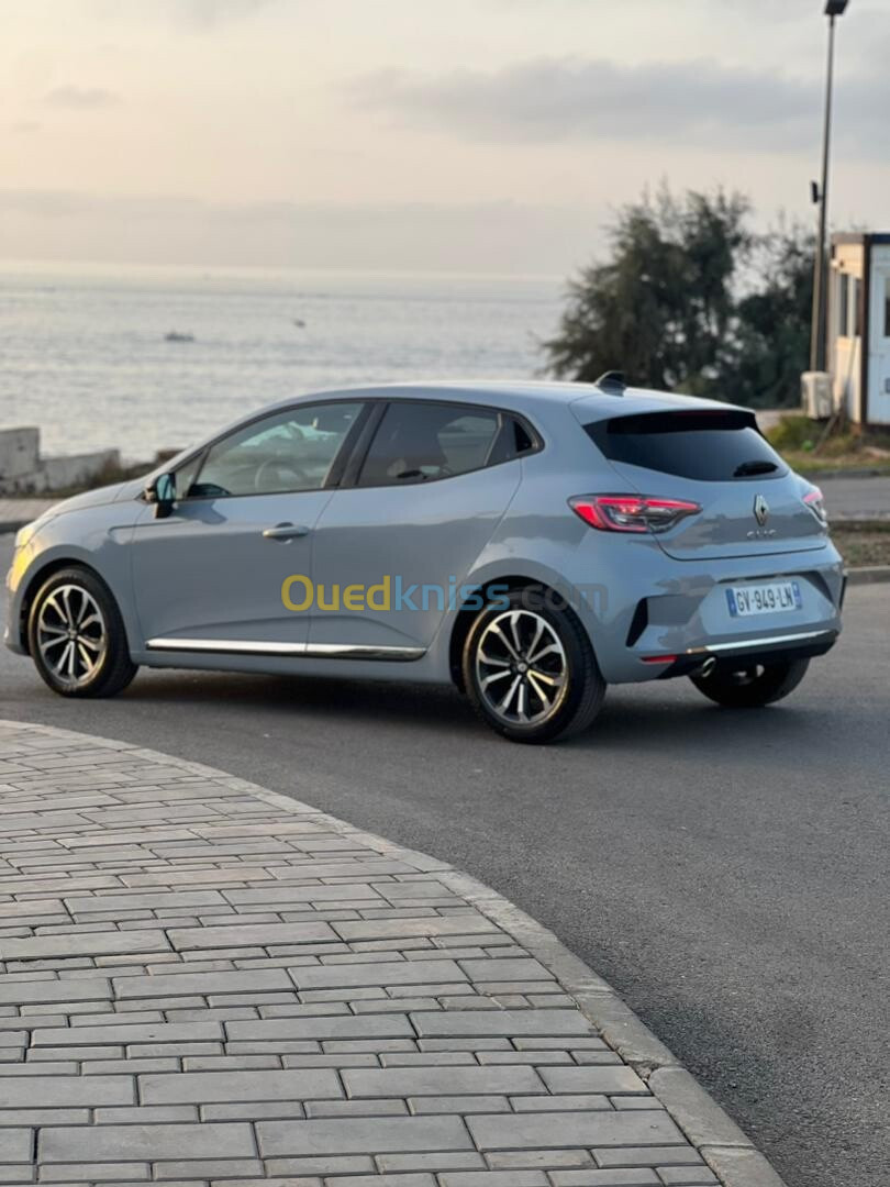 Renault Clio gris nardo ( gris rafale ) full option 2024 0 retouche