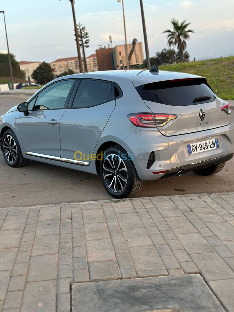 Renault Clio 5 boîte 6 chargeur induction +rétro rabatable 2024 Caméra gris nardo