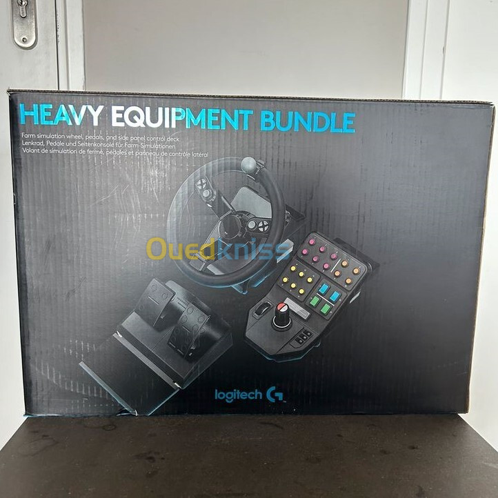 LOGITECH HEAVY EQUIPMENT BUNDLE - VOLANT FARM - ROTATION À 900 - 38 BOUTONS - JOYSTICK - PÉDALIER