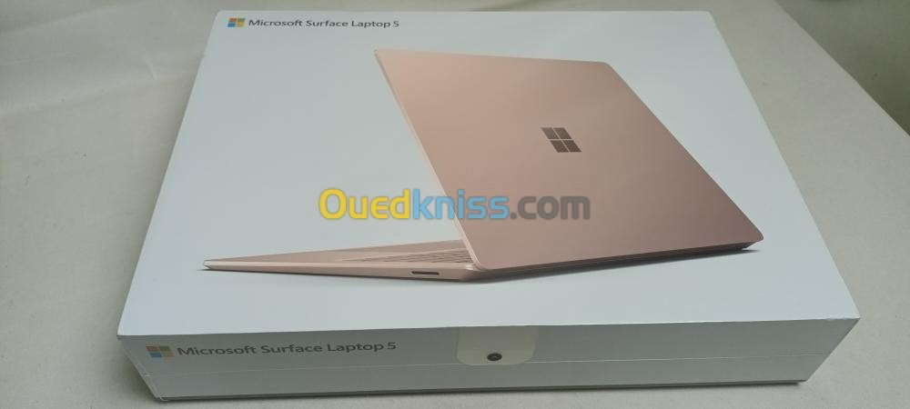 Microsoft Surface Laptop 5 - Intel Core I7 -1255U -16G - 512G SSD - 13.5 Écran Tactile - Windows 11