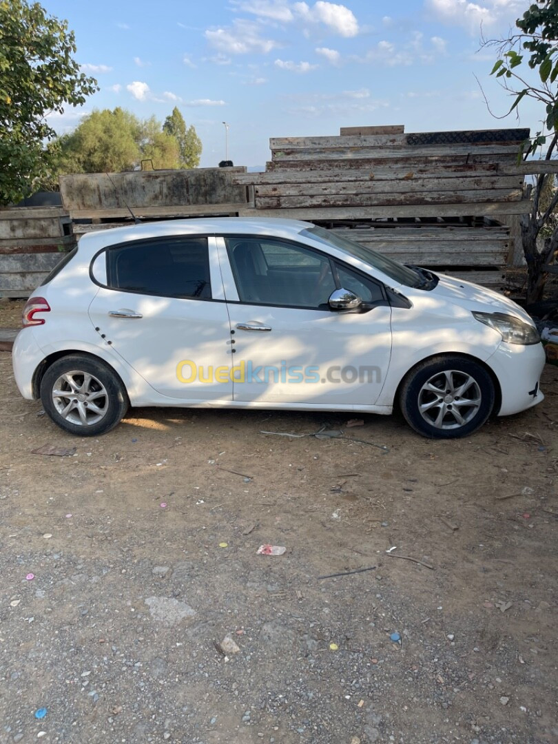 Peugeot 208 2015 Allure